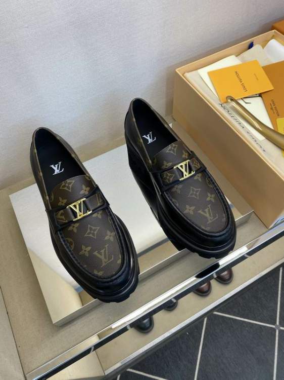 Picture of Louis Vuitton Shoes _SKULVsz39-44hnx063314905